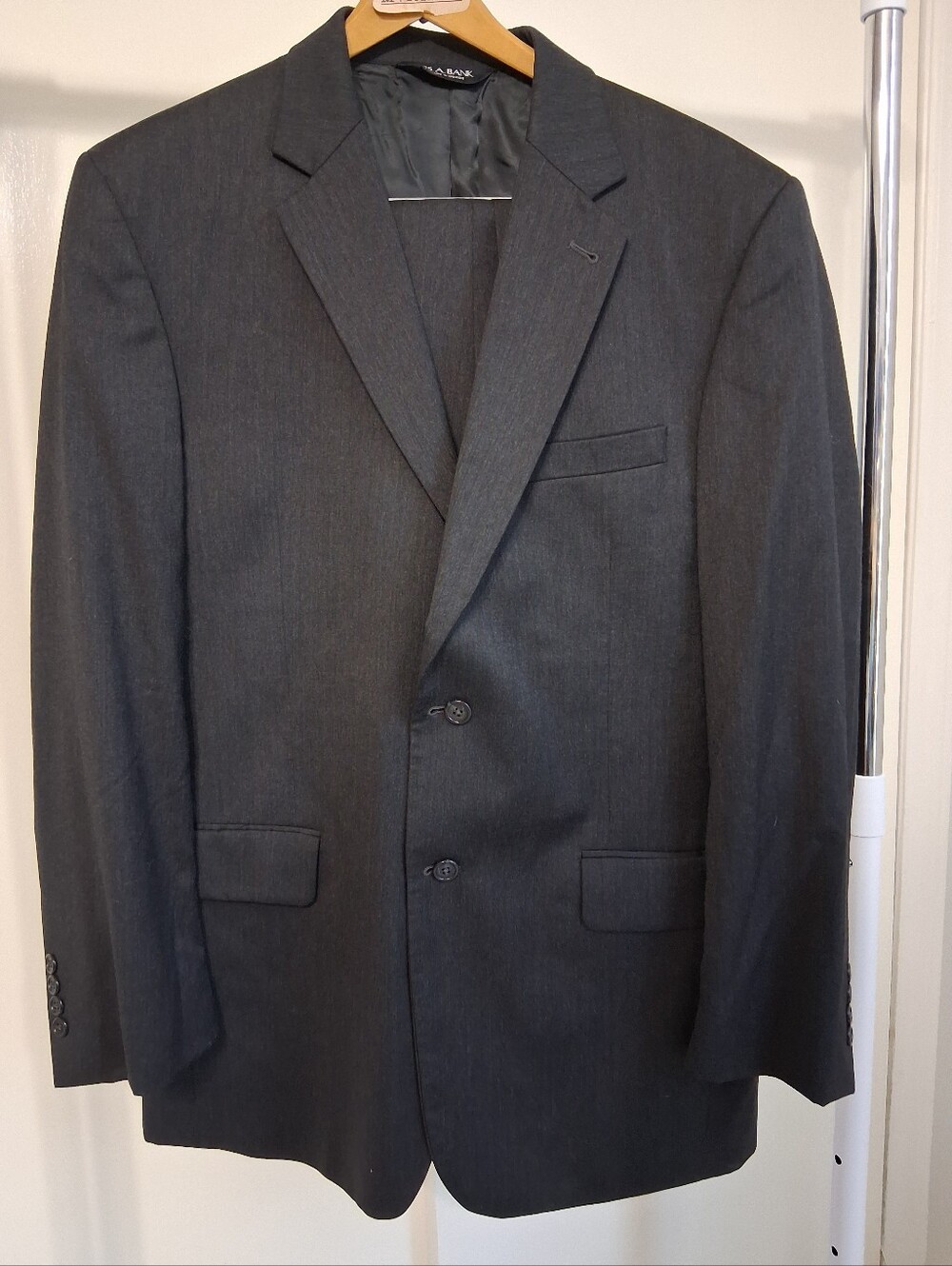 Jos A Banks Full "Gordon" Suit 100% wool In Charcoal Jacket 41RG Slacks 35RG